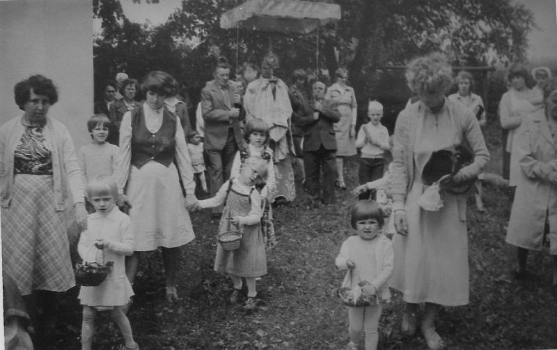 parafia polskokatolicka 1_64.jpg - Rok 1982. Procesja Bożego Ciała
